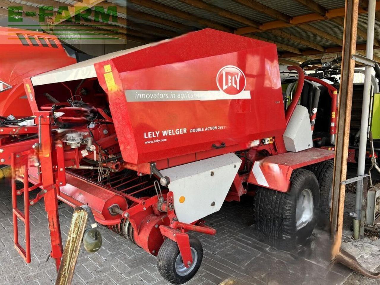 Lely welger double action da rp 235 profi - آلة بالات مربعة: صورة 1 Lely welger double action da rp 235 profi - آلة بالات مربعة: صورة 1