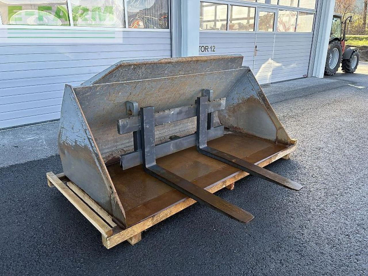 آلة رفع ونقل تلسكوبية Merlo p 32.6 top: صورة 21 آلة رفع ونقل تلسكوبية Merlo p 32.6 top: صورة 21