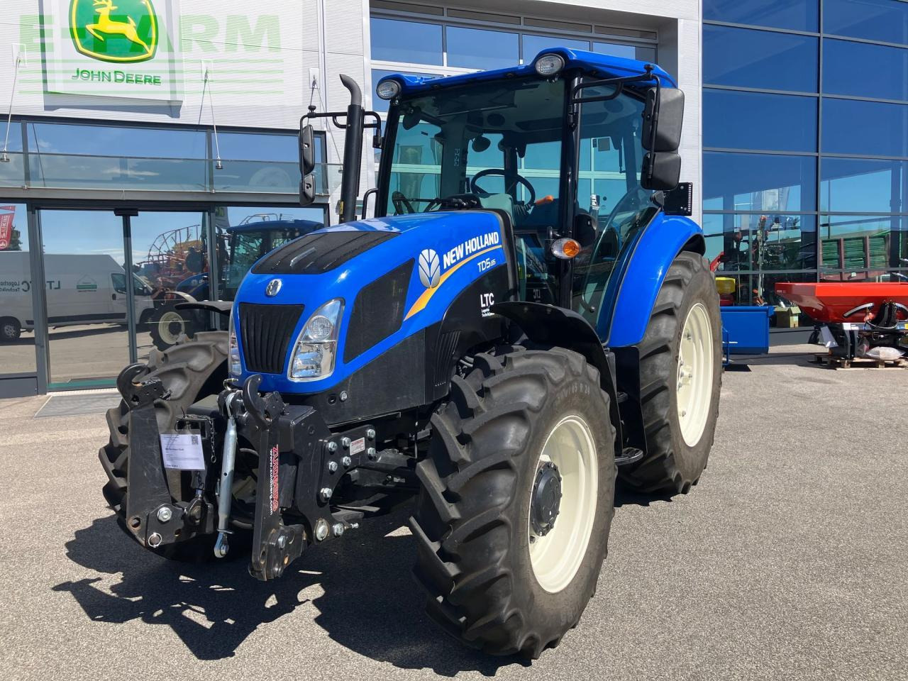 New Holland TD5.85 - جرار: صورة 1 New Holland TD5.85 - جرار: صورة 1