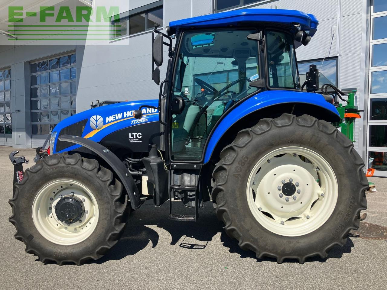 New Holland TD5.85 - جرار: صورة 2 New Holland TD5.85 - جرار: صورة 2