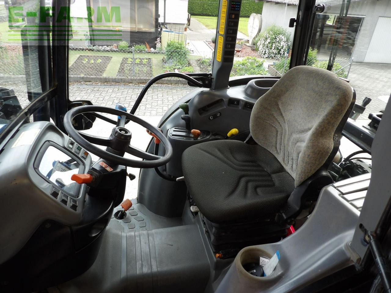 New Holland new holland tn 85 ss - جرار: صورة 5 New Holland new holland tn 85 ss - جرار: صورة 5