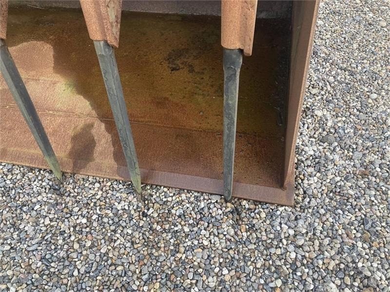 Kirk SILOSKOVL MED VOLVOBESLAG - معدات تخزين حبوب: صورة 3 Kirk SILOSKOVL MED VOLVOBESLAG - معدات تخزين حبوب: صورة 3