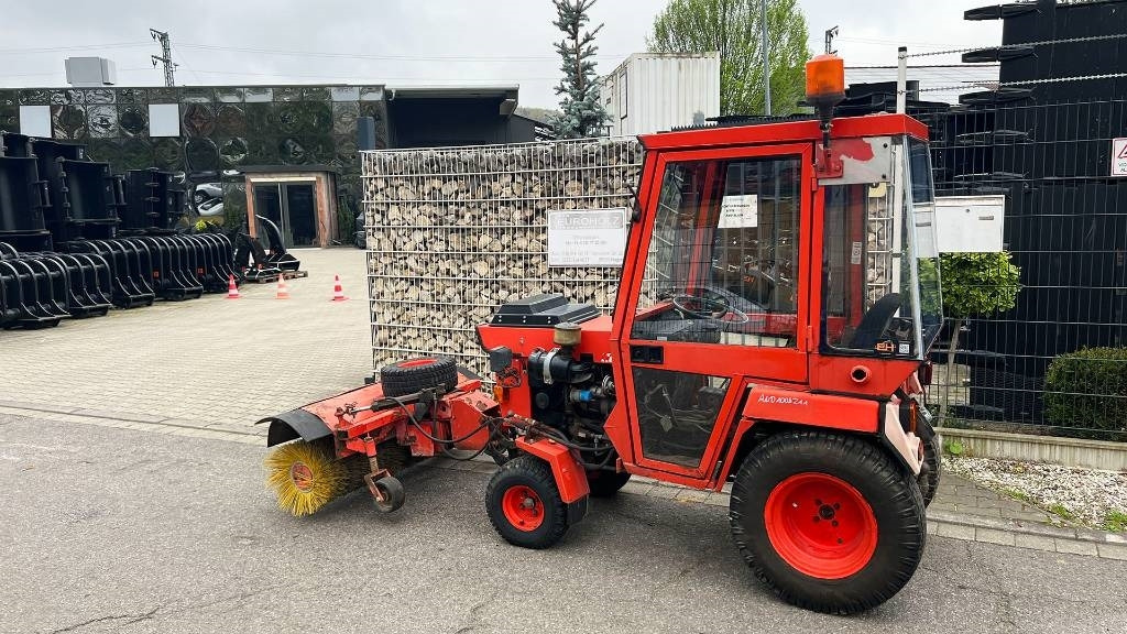 Hako 2300 D Kleintraktor, hyrd. Kehrmaschine, Zapfwelle - جرار خدمات بلدية: صورة 5 Hako 2300 D Kleintraktor, hyrd. Kehrmaschine, Zapfwelle - جرار خدمات بلدية: صورة 5
