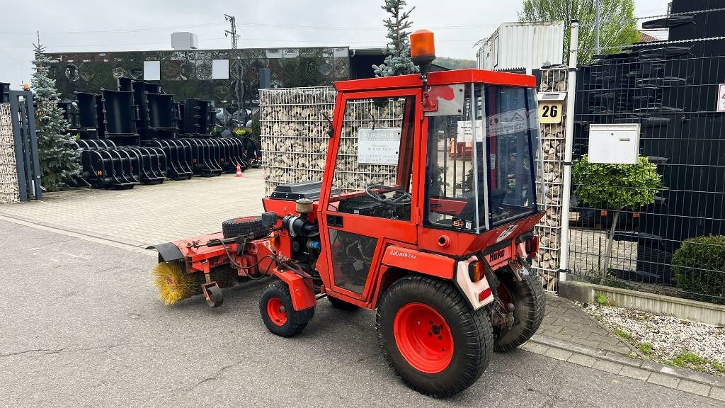 Hako 2300 D Kleintraktor, hyrd. Kehrmaschine, Zapfwelle - جرار خدمات بلدية: صورة 2 Hako 2300 D Kleintraktor, hyrd. Kehrmaschine, Zapfwelle - جرار خدمات بلدية: صورة 2