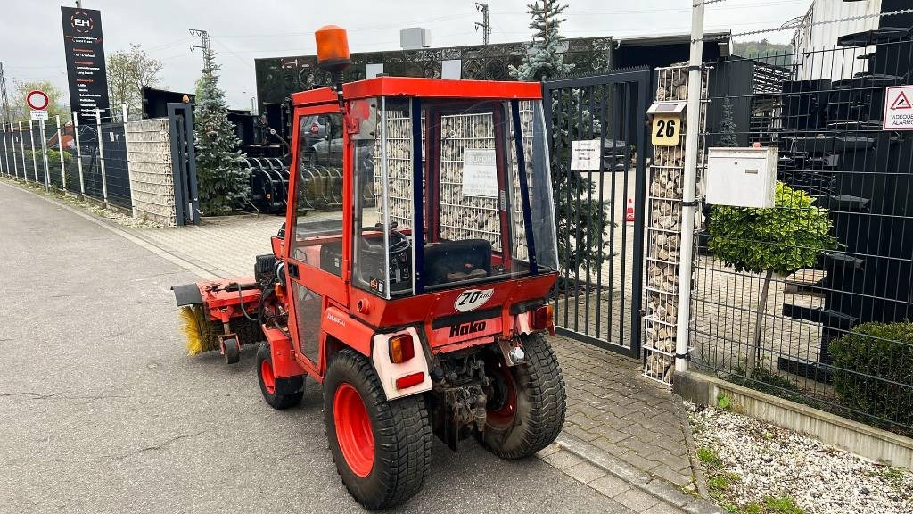 Hako 2300 D Kleintraktor, hyrd. Kehrmaschine, Zapfwelle - جرار خدمات بلدية: صورة 4 Hako 2300 D Kleintraktor, hyrd. Kehrmaschine, Zapfwelle - جرار خدمات بلدية: صورة 4