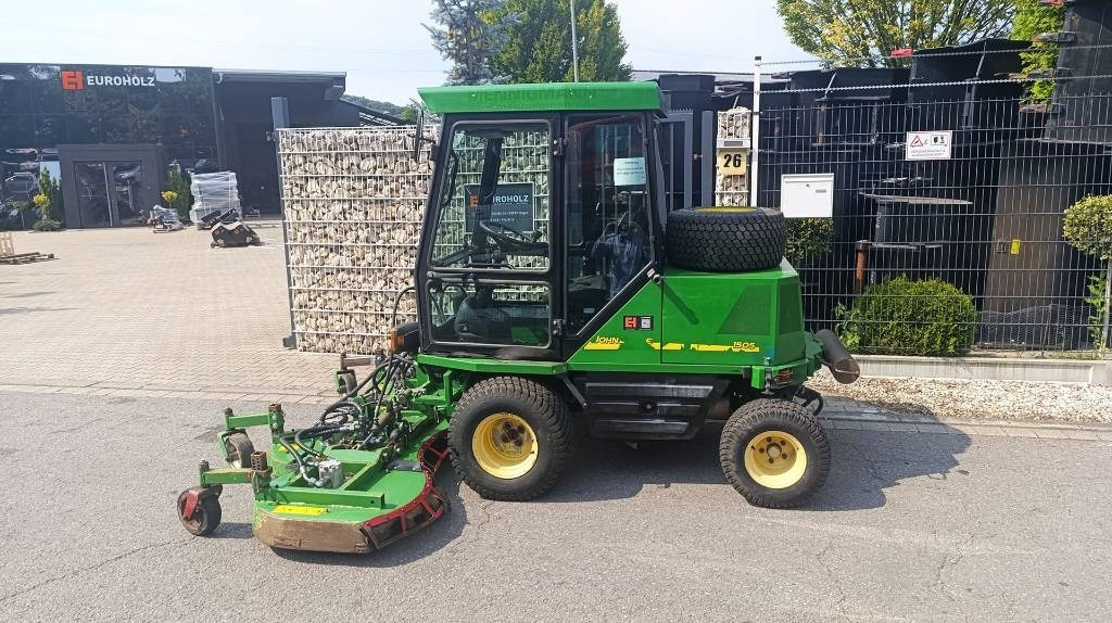 John Deere 1505 vollhydr. Großflächenmäher 3 m Mähwerk Allrad  - جزازة العشب: صورة 5 John Deere 1505 vollhydr. Großflächenmäher 3 m Mähwerk Allrad  - جزازة العشب: صورة 5