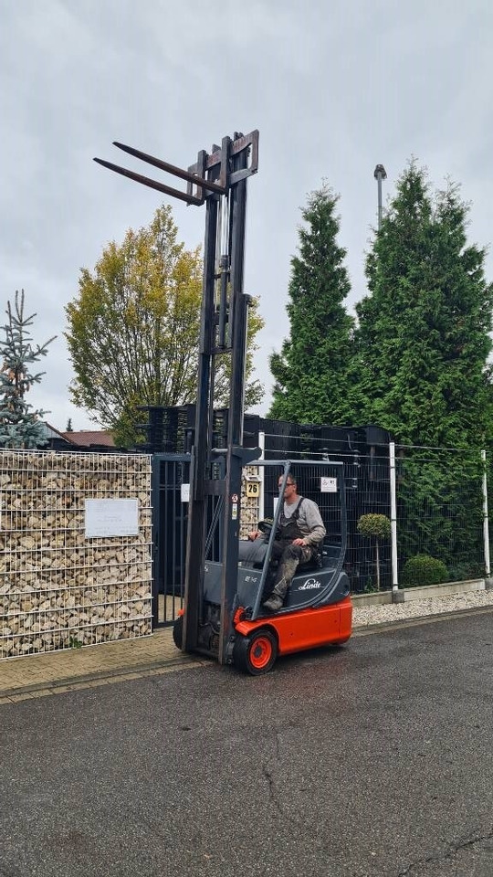 رافعة شوكية كهربائية Linde E 14-02, Tripplex bis 4,5 m, Hubkraft 1.400 kg: صورة 19 رافعة شوكية كهربائية Linde E 14-02, Tripplex bis 4,5 m, Hubkraft 1.400 kg: صورة 19