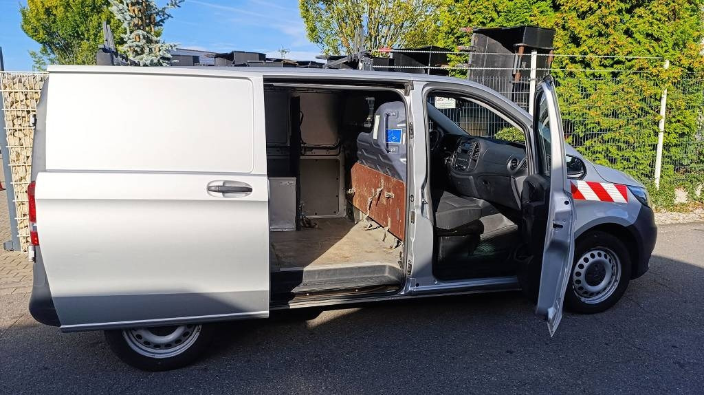Mercedes-Benz Vito 114 CDI Allrad-Werkstattschränke-Standheizung - شاحنة بصندوق مغلق: صورة 1 Mercedes-Benz Vito 114 CDI Allrad-Werkstattschränke-Standheizung - شاحنة بصندوق مغلق: صورة 1