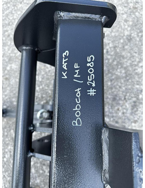Big Adapter Bobcat Teleskoplader auf Dreipunkt Aufnahme - ملحق: صورة 5 Big Adapter Bobcat Teleskoplader auf Dreipunkt Aufnahme - ملحق: صورة 5