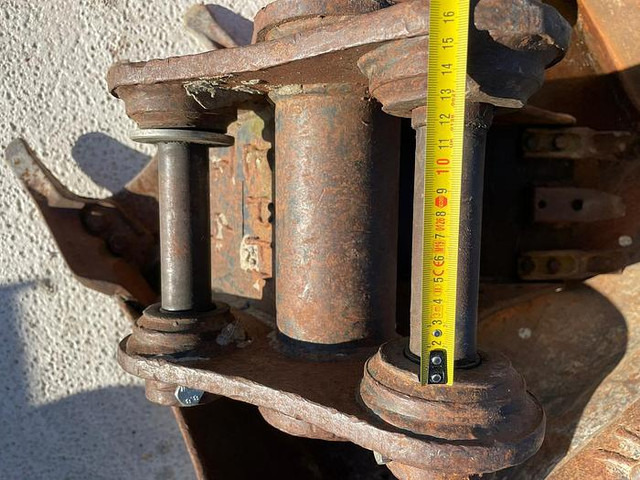 Tieflöffel 30 cm Arbeitsbreite Tieflöffel 30 cm Arbeitsbreite - بكت: صورة 5 Tieflöffel 30 cm Arbeitsbreite Tieflöffel 30 cm Arbeitsbreite - بكت: صورة 5