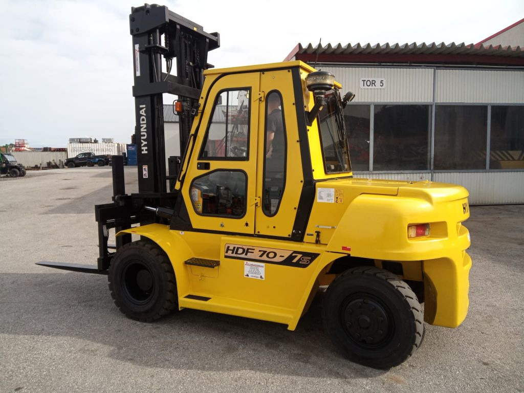 Hyundai HDF70-7 - رافعة شوكية ديزل: صورة 1 Hyundai HDF70-7 - رافعة شوكية ديزل: صورة 1