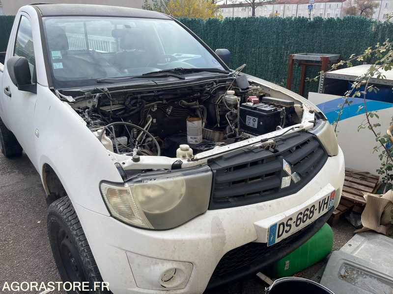 4x4 Mitsubishi - فان المدمجة: صورة 3 4x4 Mitsubishi - فان المدمجة: صورة 3