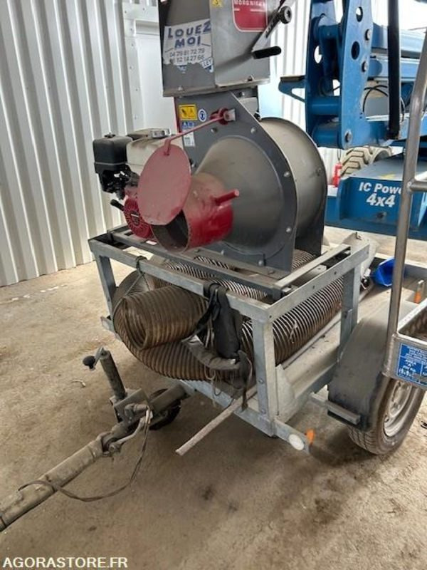ASPIRATEUR A FEUILLES MORGNIEUX SUR REMORQUE ECIM - مكنسة كهربائية صناعية: صورة 1 ASPIRATEUR A FEUILLES MORGNIEUX SUR REMORQUE ECIM - مكنسة كهربائية صناعية: صورة 1