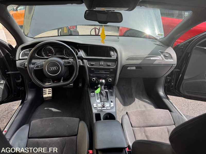 AUDI A4 RS4 - 2013 - 155 000KM - سيارة: صورة 5 AUDI A4 RS4 - 2013 - 155 000KM - سيارة: صورة 5