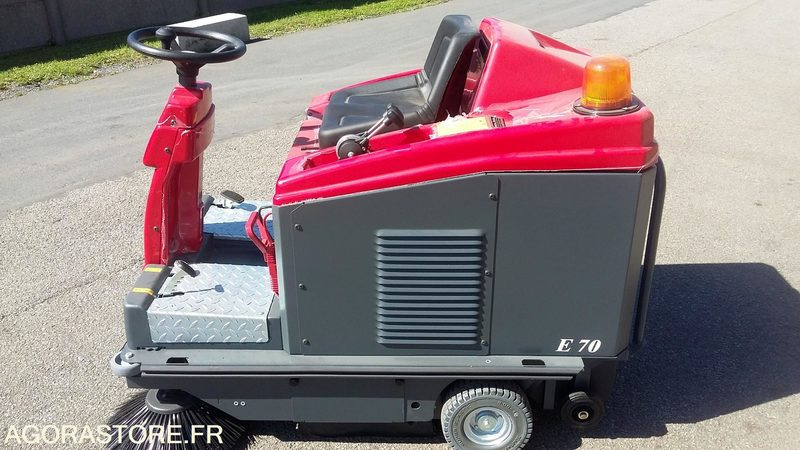 BALAYEUSE ELECTRIQUE A BATTERIES STYLE E70 - 2023 - سياره كنس شوارع: صورة 1 BALAYEUSE ELECTRIQUE A BATTERIES STYLE E70 - 2023 - سياره كنس شوارع: صورة 1
