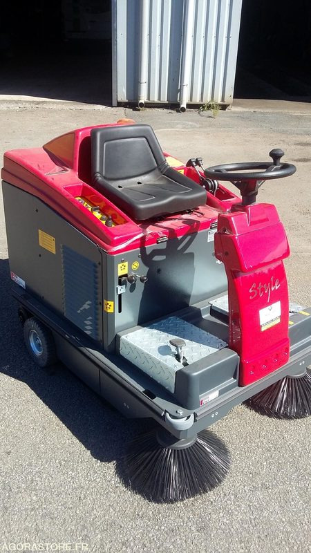 BALAYEUSE ELECTRIQUE A BATTERIES STYLE E70 - 2023 - سياره كنس شوارع: صورة 3 BALAYEUSE ELECTRIQUE A BATTERIES STYLE E70 - 2023 - سياره كنس شوارع: صورة 3