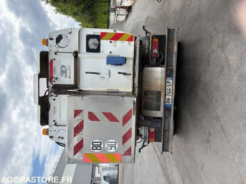BALAYEUSE GO RENAULT (2069- VPIDF -66ICAM571X) - 2011/ 97 200 KM - سياره كنس شوارع: صورة 2 BALAYEUSE GO RENAULT (2069- VPIDF -66ICAM571X) - 2011/ 97 200 KM - سياره كنس شوارع: صورة 2