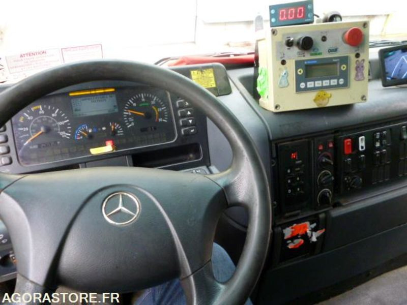 BOM ECONIC MERCEDES CABINE TYPE BUS 2007 4 places 247550kms - شاحنة قمامة: صورة 4 BOM ECONIC MERCEDES CABINE TYPE BUS 2007 4 places 247550kms - شاحنة قمامة: صورة 4