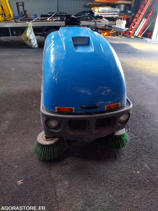 Balayeuse aspiratrice de trottoirs TENNANT LITTER HAWK 4100 - سياره كنس شوارع: صورة 5 Balayeuse aspiratrice de trottoirs TENNANT LITTER HAWK 4100 - سياره كنس شوارع: صورة 5