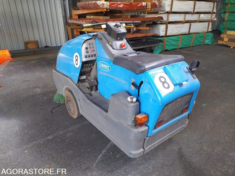 Balayeuse aspiratrice de trottoirs TENNANT LITTER HAWK 4100 - سياره كنس شوارع: صورة 3 Balayeuse aspiratrice de trottoirs TENNANT LITTER HAWK 4100 - سياره كنس شوارع: صورة 3