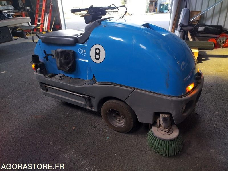 Balayeuse aspiratrice de trottoirs TENNANT LITTER HAWK 4100 - سياره كنس شوارع: صورة 1 Balayeuse aspiratrice de trottoirs TENNANT LITTER HAWK 4100 - سياره كنس شوارع: صورة 1