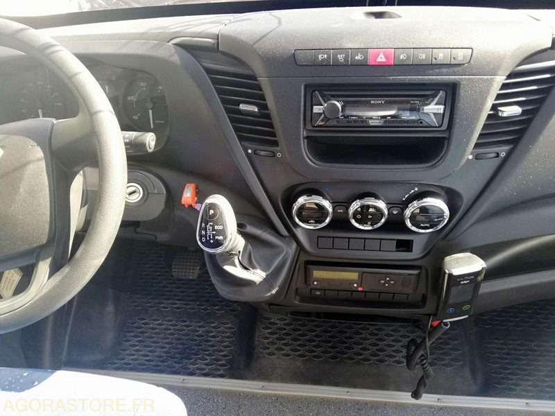 Bus Iveco UNVI 70C17 - 2017 - 120 000 km - حافلة مدرسية: صورة 3 Bus Iveco UNVI 70C17 - 2017 - 120 000 km - حافلة مدرسية: صورة 3