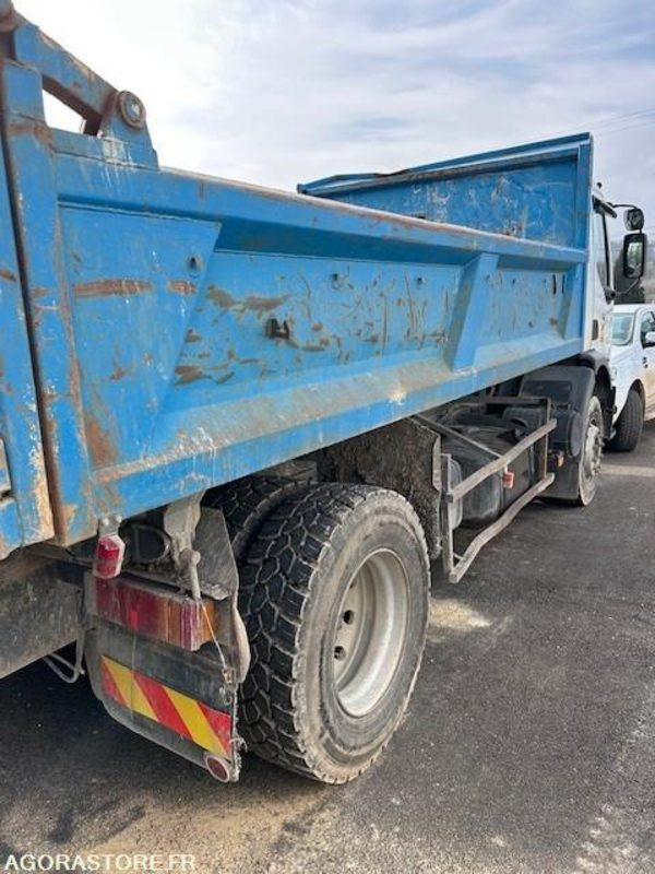 CAMION BI-BENNE RENAULT PREMIUM 270 DCI 420 000 KM 2002 - شاحنة: صورة 2 CAMION BI-BENNE RENAULT PREMIUM 270 DCI 420 000 KM 2002 - شاحنة: صورة 2