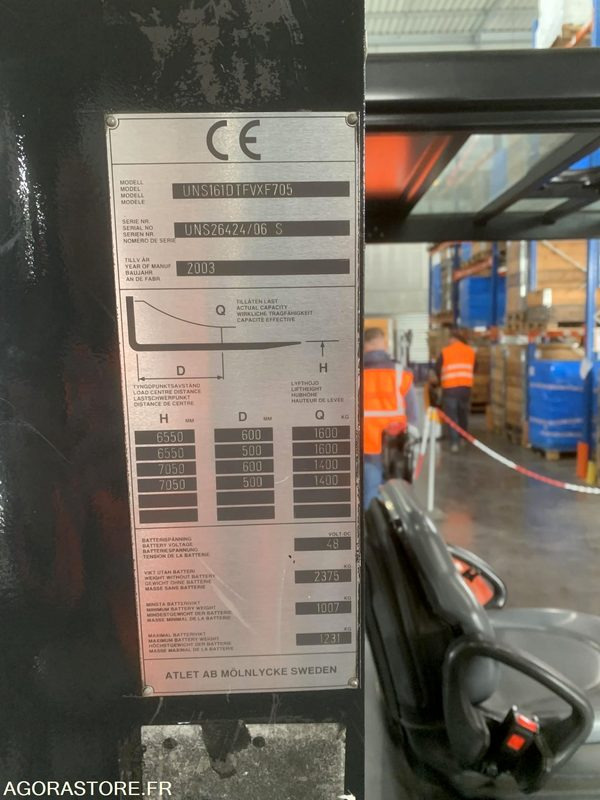 CHARIOT NISSAN CAT5 R489 AVEC CHARGEUR EN L'ETAT - رافعة شوكية للوصول للأماكن الضيقة: صورة 5 CHARIOT NISSAN CAT5 R489 AVEC CHARGEUR EN L'ETAT - رافعة شوكية للوصول للأماكن الضيقة: صورة 5