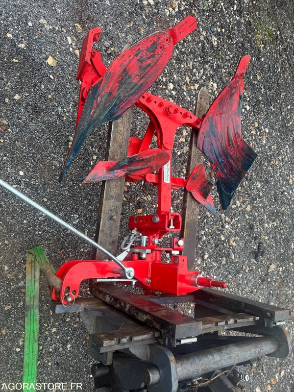 CHARRUE 1 SOCLE MICRO TRACTEUR - آلات زراعية: صورة 3 CHARRUE 1 SOCLE MICRO TRACTEUR - آلات زراعية: صورة 3