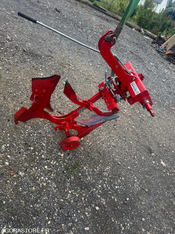 CHARRUE 1 SOCLE MICRO TRACTEUR - آلات زراعية: صورة 2 CHARRUE 1 SOCLE MICRO TRACTEUR - آلات زراعية: صورة 2