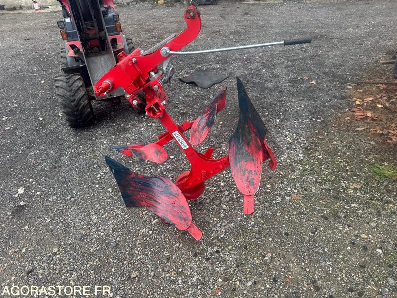 CHARRUE 1 SOCLE MICRO TRACTEUR - آلات زراعية: صورة 1 CHARRUE 1 SOCLE MICRO TRACTEUR - آلات زراعية: صورة 1