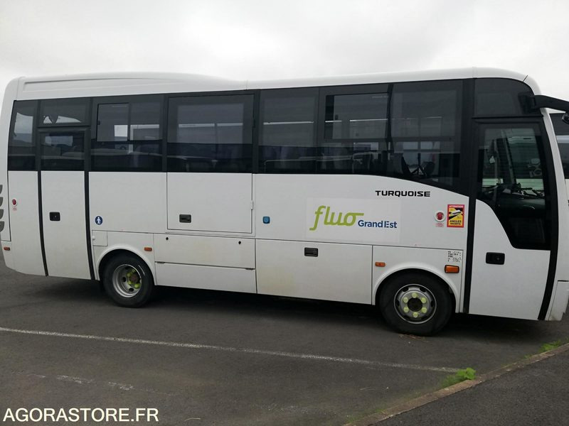 Car Isuzu Turquoise - 2017 - 110 000 km - حافلة مدرسية: صورة 1 Car Isuzu Turquoise - 2017 - 110 000 km - حافلة مدرسية: صورة 1