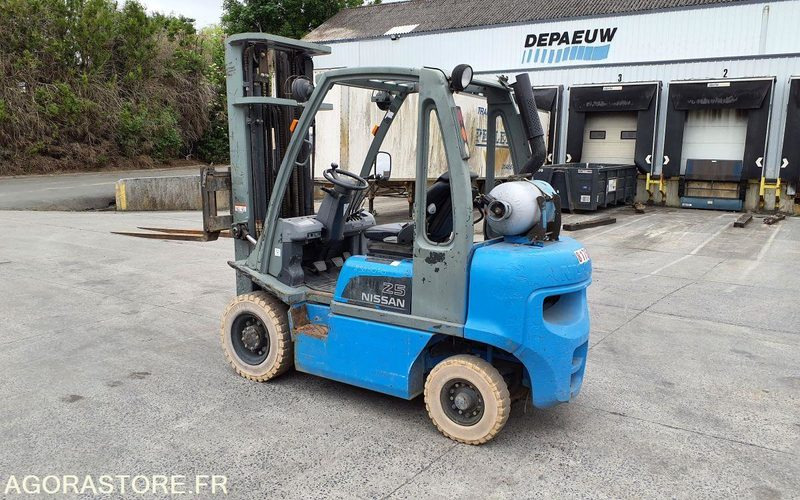 Chariot élévateur frontal GAZ Nissan 2827 heures Triplex UD02A25PQ - 3F550 - رافعة شوكية تعمل بالغاز: صورة 2 Chariot élévateur frontal GAZ Nissan 2827 heures Triplex UD02A25PQ - 3F550 - رافعة شوكية تعمل بالغاز: صورة 2