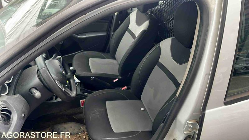 DACIA DUSTER - 2017 - 173388KM - EP701QD - سيارة دفع رباعي: صورة 5 DACIA DUSTER - 2017 - 173388KM - EP701QD - سيارة دفع رباعي: صورة 5