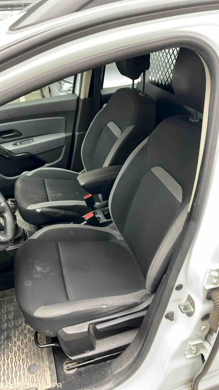 DACIA DUSTER - 2018 - 195014KM - FC-284-VQ - سيارة دفع رباعي: صورة 5 DACIA DUSTER - 2018 - 195014KM - FC-284-VQ - سيارة دفع رباعي: صورة 5