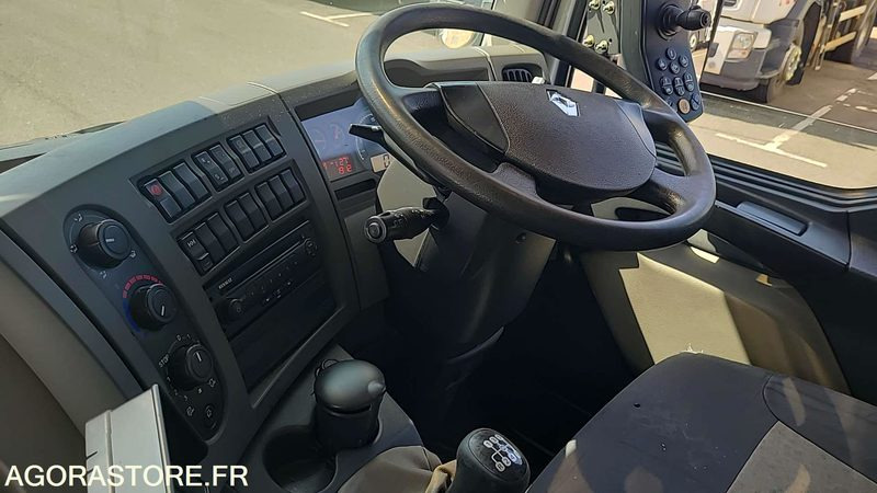 DJ 330 YP - RENAULT MIDLUM 220 - 2014 - 96138KM - سياره كنس شوارع: صورة 5 DJ 330 YP - RENAULT MIDLUM 220 - 2014 - 96138KM - سياره كنس شوارع: صورة 5