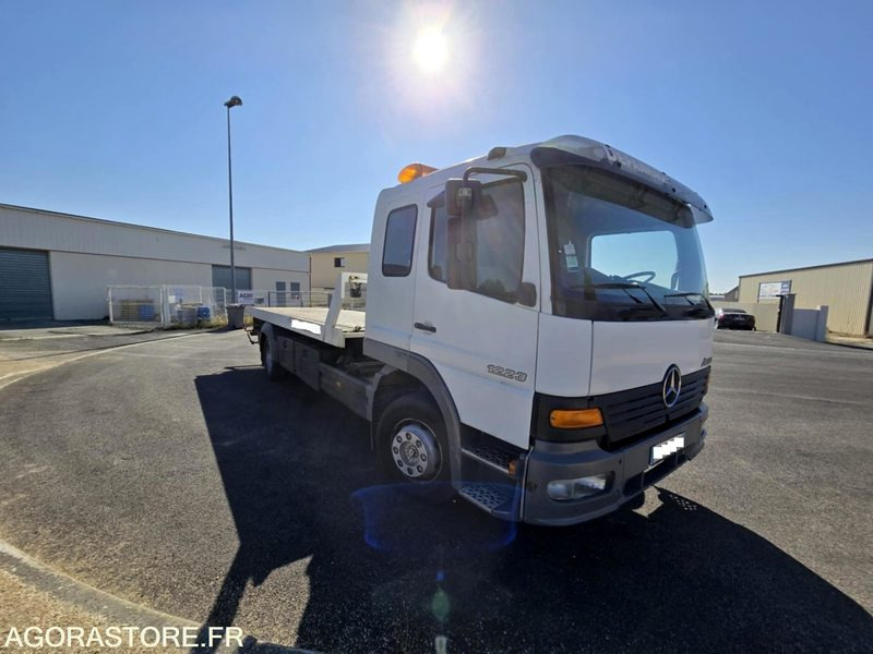 Dépanneuse Mercedes 1223 MOTEUR ECHANGE STANDARD 8O.000 - شاحنة: صورة 1 Dépanneuse Mercedes 1223 MOTEUR ECHANGE STANDARD 8O.000 - شاحنة: صورة 1