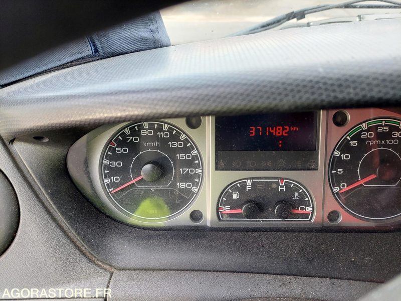 FOURGON IVECO AVEC GROUPE HP 371482 KMS / BC273MB (VENTE EXPORT UNIQUEMENT) - فان: صورة 4 FOURGON IVECO AVEC GROUPE HP 371482 KMS / BC273MB (VENTE EXPORT UNIQUEMENT) - فان: صورة 4