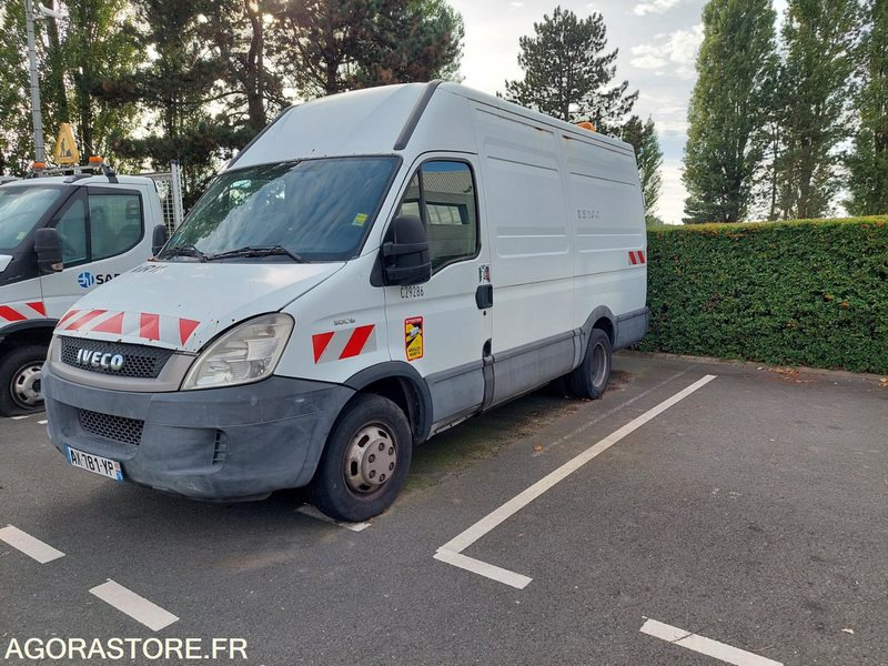 FOURGON IVECO AVEC GROUPE HP / AX781YP (VENTE EXPORT UNIQUEMENT) - فان: صورة 1 FOURGON IVECO AVEC GROUPE HP / AX781YP (VENTE EXPORT UNIQUEMENT) - فان: صورة 1
