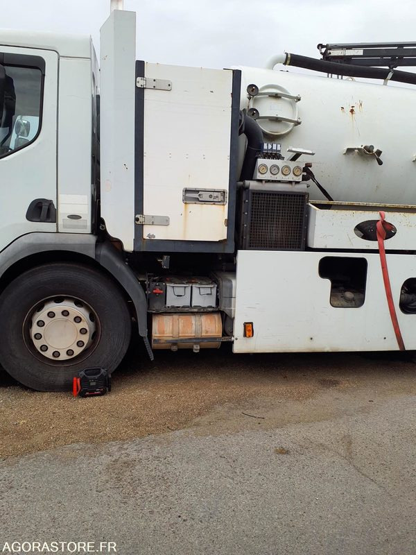 HYDROCUREUR 19T RIVARD - 2004 / 262 122 KM - فراغ شاحنة: صورة 4 HYDROCUREUR 19T RIVARD - 2004 / 262 122 KM - فراغ شاحنة: صورة 4