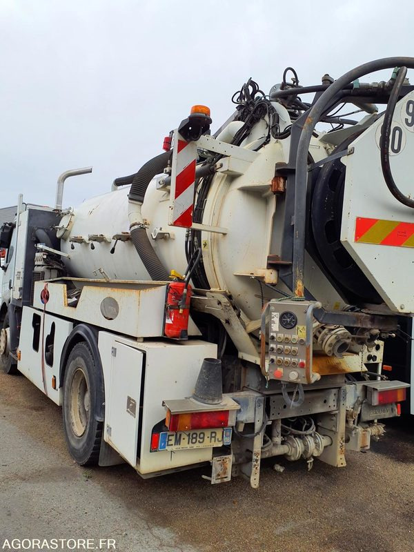 HYDROCUREUR 19T RIVARD - 2004 / 262 122 KM - فراغ شاحنة: صورة 2 HYDROCUREUR 19T RIVARD - 2004 / 262 122 KM - فراغ شاحنة: صورة 2