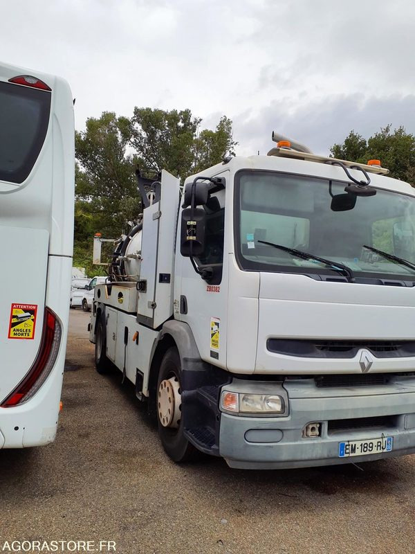 HYDROCUREUR 19T RIVARD - 2004 / 262 122 KM - فراغ شاحنة: صورة 1 HYDROCUREUR 19T RIVARD - 2004 / 262 122 KM - فراغ شاحنة: صورة 1