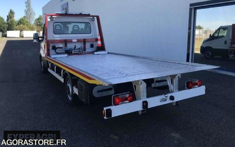 IVECO 35C15 - 2018 - 212 687km - BON ETAT GENERAL - شاحنة توصيل مغلقة: صورة 5 IVECO 35C15 - 2018 - 212 687km - BON ETAT GENERAL - شاحنة توصيل مغلقة: صورة 5