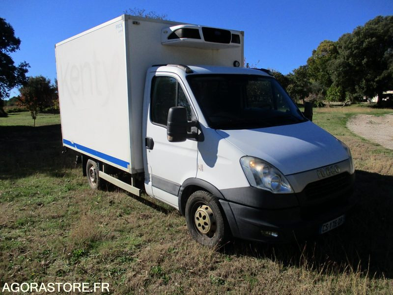 IVECO 35S13 de 2013 426915Kms "d'autoroute"chassis cabine frigorifique - شاحنة توصيل مبردة: صورة 2 IVECO 35S13 de 2013 426915Kms "d'autoroute"chassis cabine frigorifique - شاحنة توصيل مبردة: صورة 2