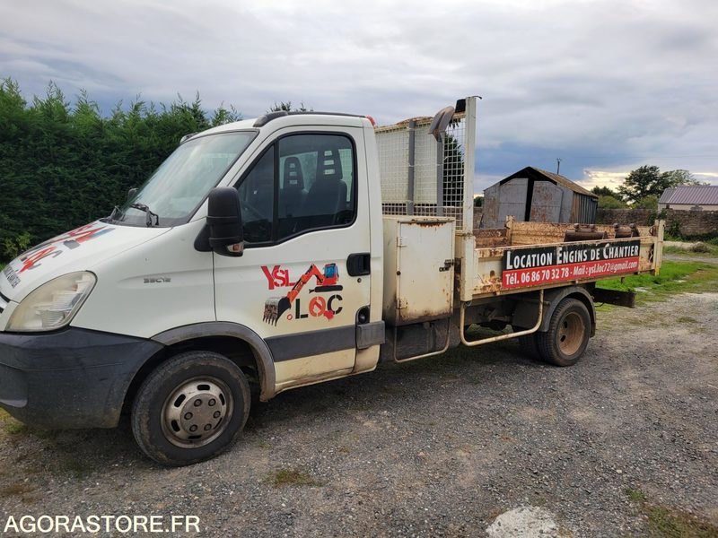 Iveco 35c12 - قلاب صغير: صورة 1 Iveco 35c12 - قلاب صغير: صورة 1