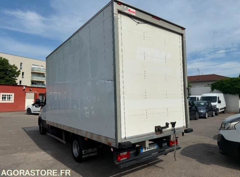 Iveco DAILY CCB - 2020 - 295 000km - فان: صورة 4 Iveco DAILY CCB - 2020 - 295 000km - فان: صورة 4
