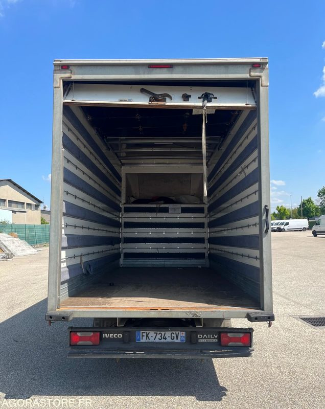 Iveco Daily 35C BVA - 2019 - 118 200km - فان: صورة 3 Iveco Daily 35C BVA - 2019 - 118 200km - فان: صورة 3