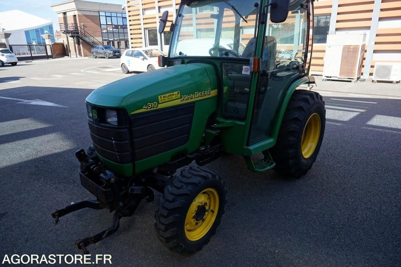 JOHN DEERE - جرار: صورة 1 JOHN DEERE - جرار: صورة 1