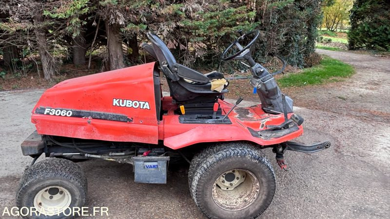 Kubota F3060 - جزازة عشب الحدائق: صورة 1 Kubota F3060 - جزازة عشب الحدائق: صورة 1