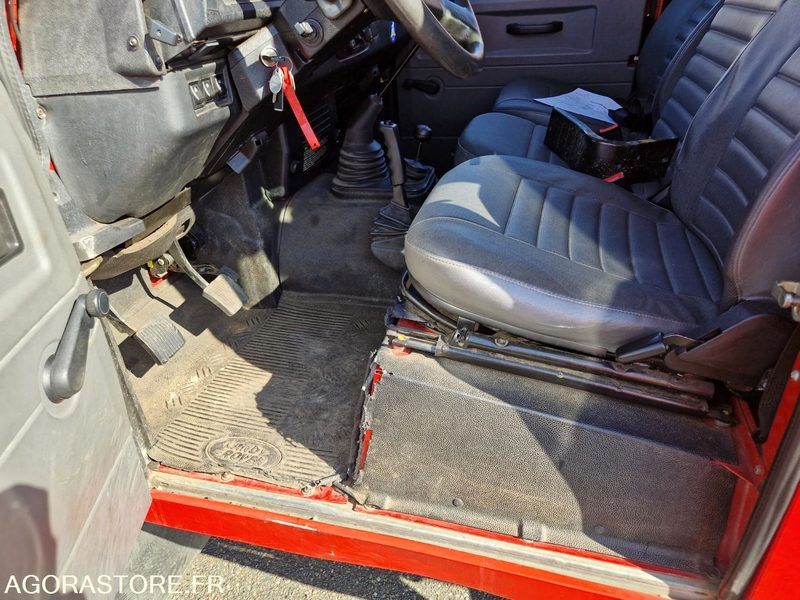 Land Rover Defender - 2048VY72 - سيارة دفع رباعي: صورة 5 Land Rover Defender - 2048VY72 - سيارة دفع رباعي: صورة 5